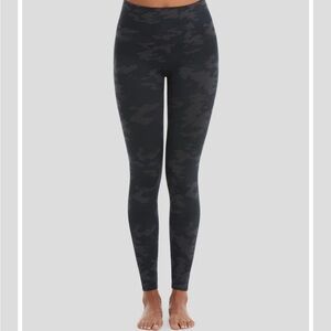Spanx Seamless Black Camo legging